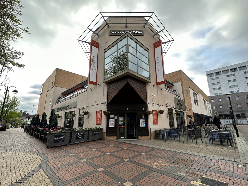 The Sir Daniel Arms is in a huge and unique building which is quite imposing in Swindon town centre.